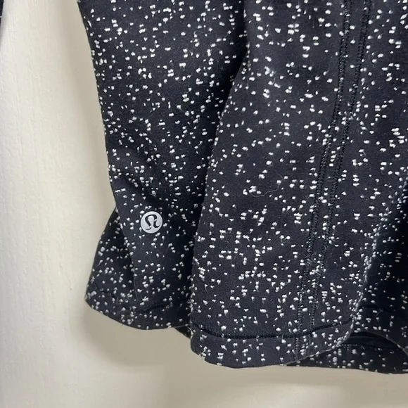 Lululemon Run Briskly 1/2 Zip Magnetized Jacquard Black White / Black | Size 4 - Picture 9 of 10